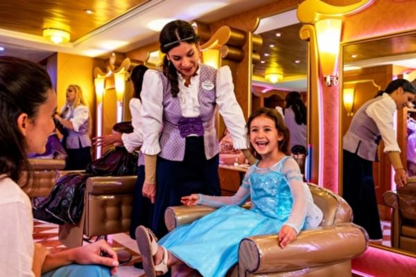 https://static.traveltek.net/cruisepics/local_shipimages_large/1784021308.jpg