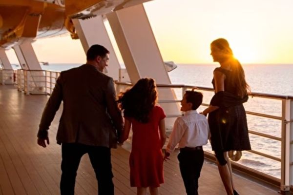 https://static.traveltek.net/cruisepics/local_shipimages_large/1784021325.jpg