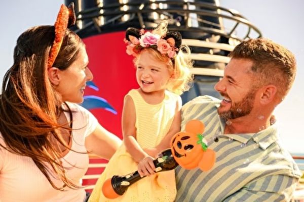 https://static.traveltek.net/cruisepics/local_shipimages_large/1784022242.jpg