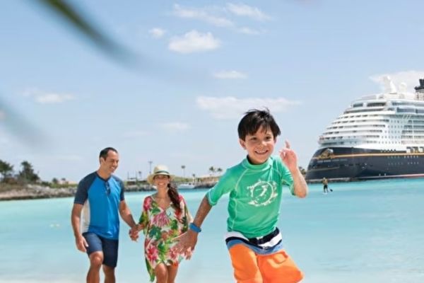 https://static.traveltek.net/cruisepics/local_shipimages_large/1784022364.jpg