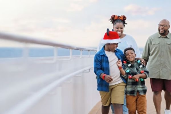 https://static.traveltek.net/cruisepics/local_shipimages_large/1784027189.jpg