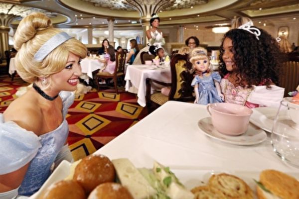 https://static.traveltek.net/cruisepics/local_shipimages_large/1784027374.jpg
