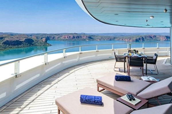 https://static.traveltek.net/cruisepics/local_shipimages_large/1784292295.jpg