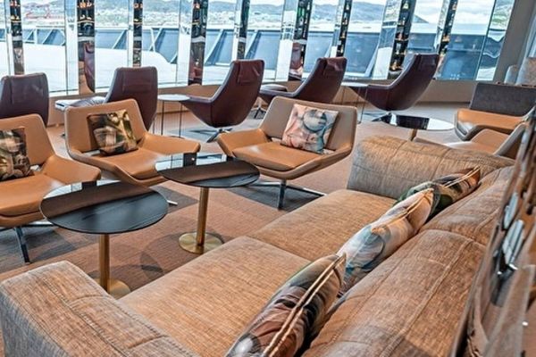 https://static.traveltek.net/cruisepics/local_shipimages_large/1784292324.jpg