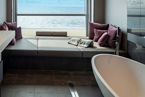 https://static.traveltek.net/cruisepics/local_shipimages_large/1784292337.jpg