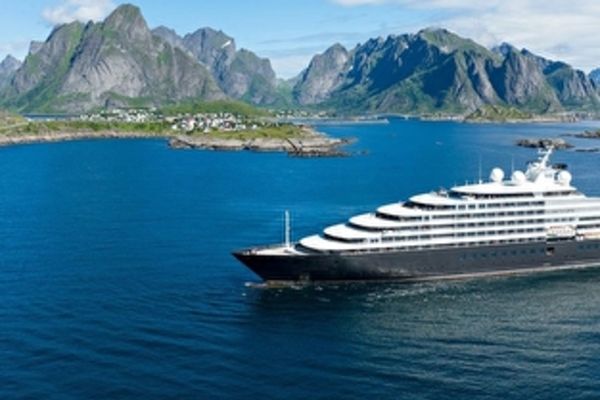 https://static.traveltek.net/cruisepics/local_shipimages_large/1784292356.jpg