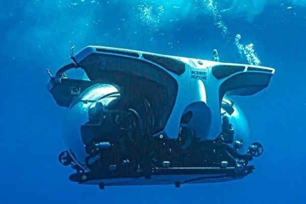 https://static.traveltek.net/cruisepics/local_shipimages_large/1784292386.jpg