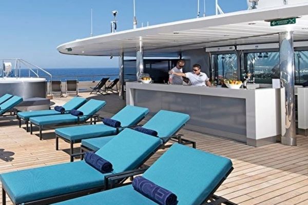 https://static.traveltek.net/cruisepics/local_shipimages_large/1784292435.jpg