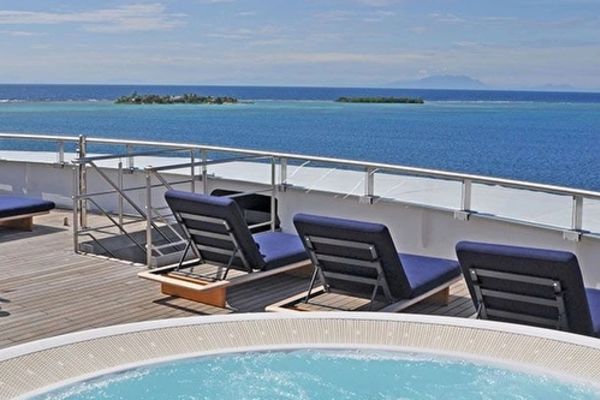 https://static.traveltek.net/cruisepics/local_shipimages_large/1784292468.jpg