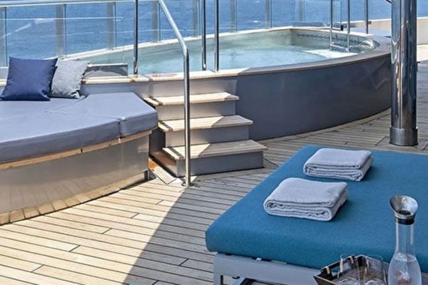 https://static.traveltek.net/cruisepics/local_shipimages_large/1784292741.jpg