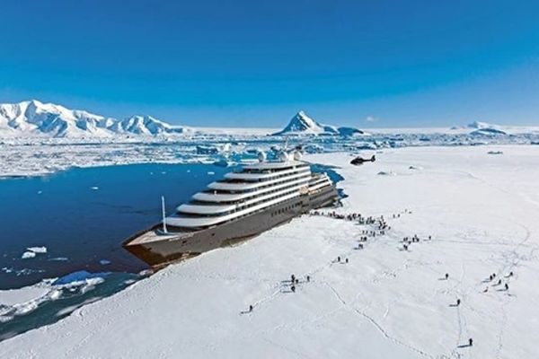 https://static.traveltek.net/cruisepics/local_shipimages_large/1784294120.jpg
