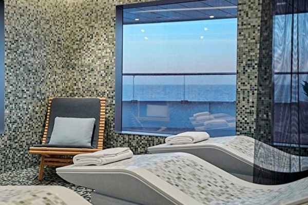 https://static.traveltek.net/cruisepics/local_shipimages_large/1784295374.jpg