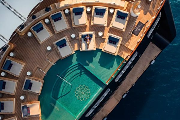 https://static.traveltek.net/cruisepics/local_shipimages_large/1784537992.png