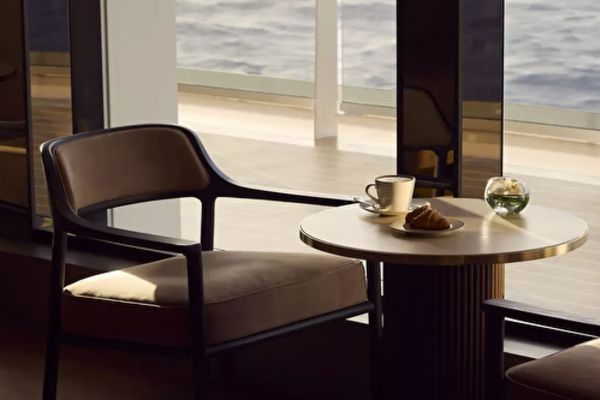 https://static.traveltek.net/cruisepics/local_shipimages_large/1784538144.png