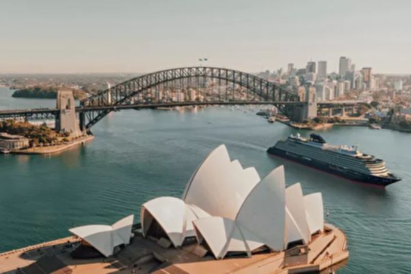 https://static.traveltek.net/cruisepics/local_shipimages_large/1784538180.png