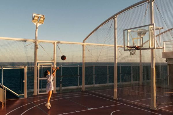 https://static.traveltek.net/cruisepics/local_shipimages_large/1784538192.png