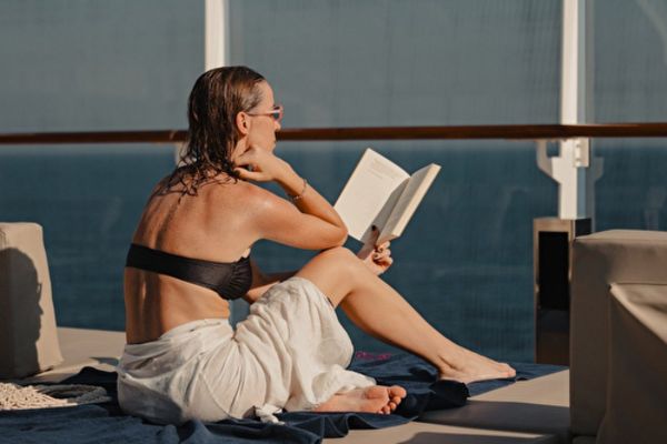 https://static.traveltek.net/cruisepics/local_shipimages_large/1784538386.png