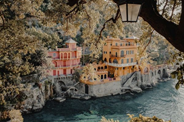https://static.traveltek.net/cruisepics/local_shipimages_large/1784538414.png