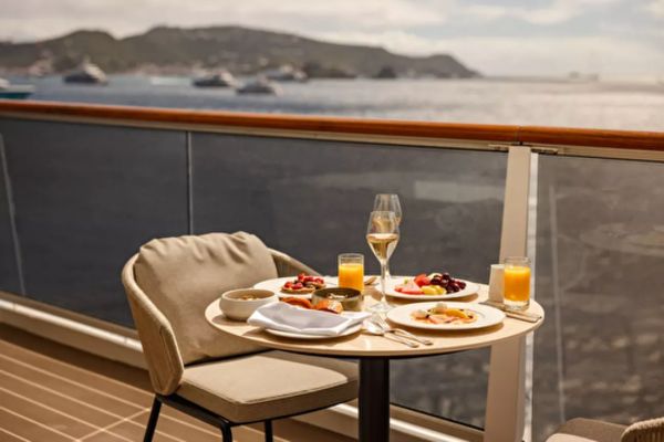 https://static.traveltek.net/cruisepics/local_shipimages_large/1784538429.png