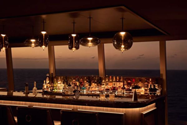 https://static.traveltek.net/cruisepics/local_shipimages_large/1784540225.png