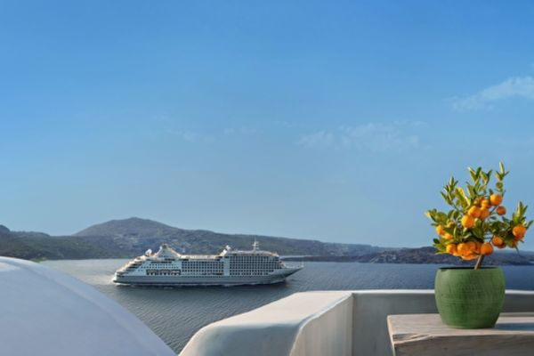 https://static.traveltek.net/cruisepics/local_shipimages_large/1784632471.jpg