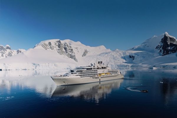 https://static.traveltek.net/cruisepics/local_shipimages_large/1784632500.jpg