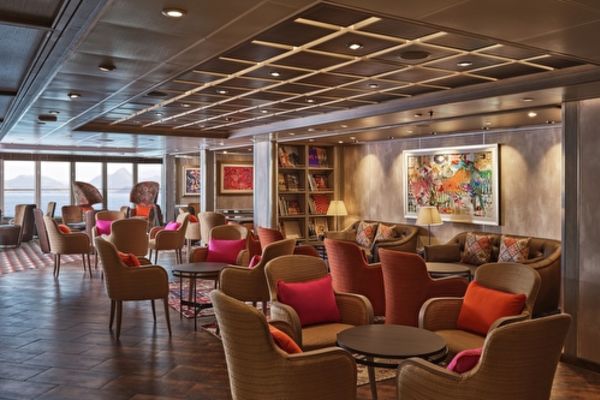 https://static.traveltek.net/cruisepics/local_shipimages_large/1784632806.jpg