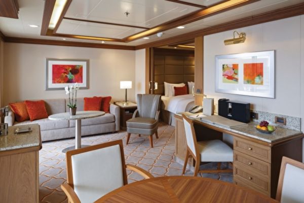 https://static.traveltek.net/cruisepics/local_shipimages_large/1784632822.jpg