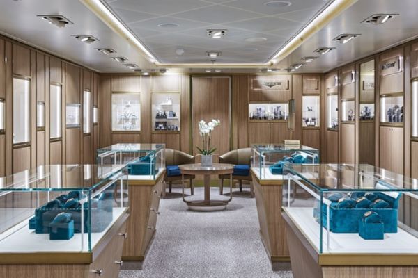 https://static.traveltek.net/cruisepics/local_shipimages_large/1784633418.jpg