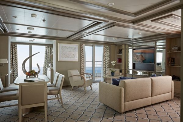 https://static.traveltek.net/cruisepics/local_shipimages_large/1784633596.jpg