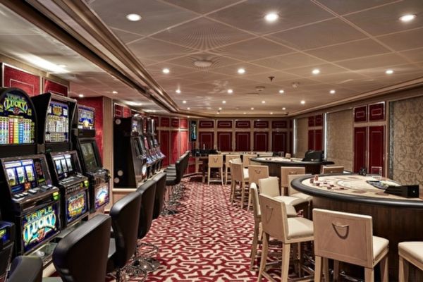 https://static.traveltek.net/cruisepics/local_shipimages_large/1784633672.jpg