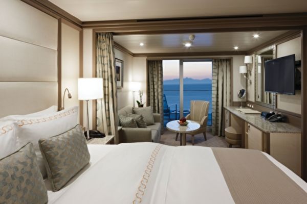 https://static.traveltek.net/cruisepics/local_shipimages_large/1784634034.jpg