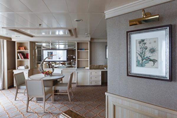 https://static.traveltek.net/cruisepics/local_shipimages_large/1784634181.jpg