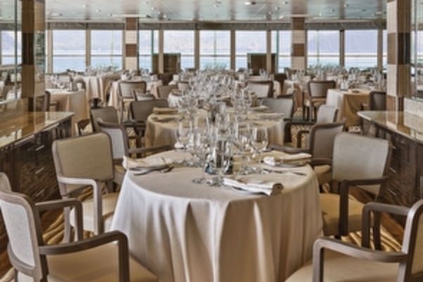 https://static.traveltek.net/cruisepics/local_shipimages_large/1784634196.jpg