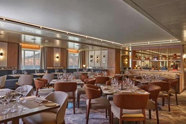 https://static.traveltek.net/cruisepics/local_shipimages_large/1784634317.jpg