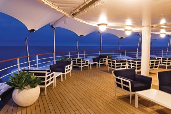 https://static.traveltek.net/cruisepics/local_shipimages_large/1784634426.jpg