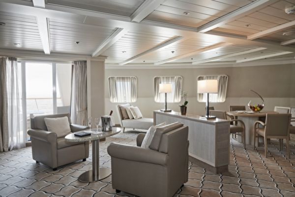 https://static.traveltek.net/cruisepics/local_shipimages_large/1784636954.jpg