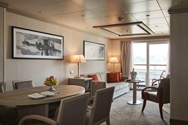https://static.traveltek.net/cruisepics/local_shipimages_large/1784636968.jpg