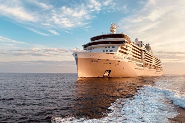 https://static.traveltek.net/cruisepics/local_shipimages_large/1784637204.jpg