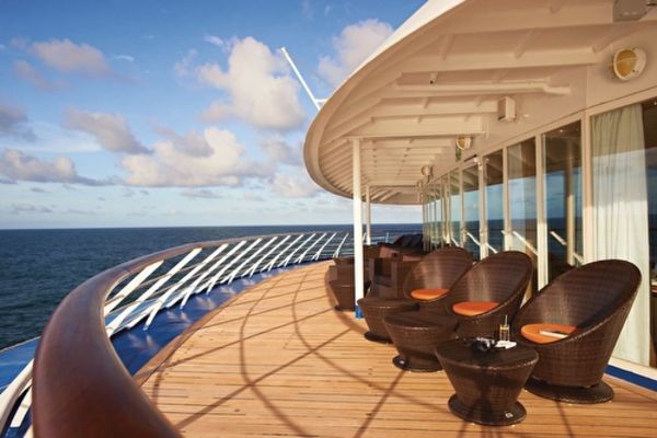 https://static.traveltek.net/cruisepics/local_shipimages_large/1784637214.jpg