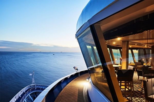 https://static.traveltek.net/cruisepics/local_shipimages_large/1784637334.jpg