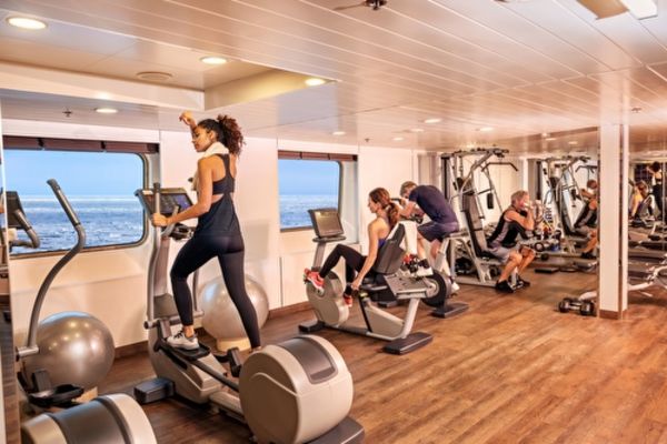 https://static.traveltek.net/cruisepics/local_shipimages_large/1784637584.jpg