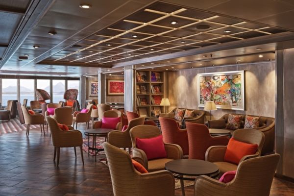 https://static.traveltek.net/cruisepics/local_shipimages_large/1784642844.jpg