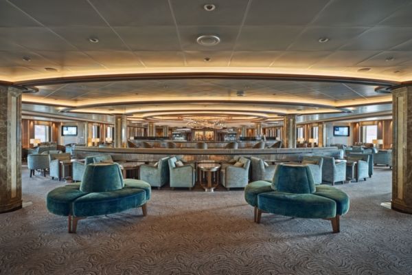 https://static.traveltek.net/cruisepics/local_shipimages_large/1784643049.jpg