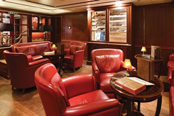 https://static.traveltek.net/cruisepics/local_shipimages_large/1784643436.jpg