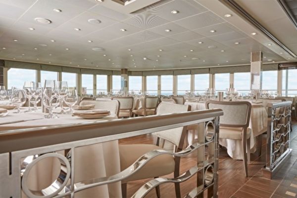 https://static.traveltek.net/cruisepics/local_shipimages_large/1784643700.jpg