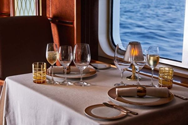 https://static.traveltek.net/cruisepics/local_shipimages_large/1784707752.jpg