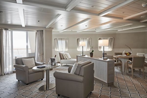 https://static.traveltek.net/cruisepics/local_shipimages_large/1784708042.jpg