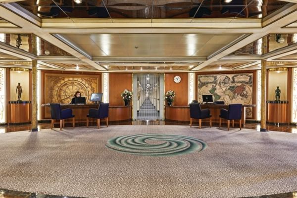 https://static.traveltek.net/cruisepics/local_shipimages_large/1784708145.jpg