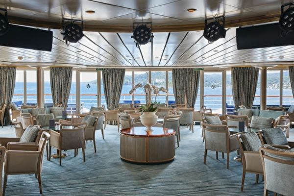 https://static.traveltek.net/cruisepics/local_shipimages_large/1784708252.jpg